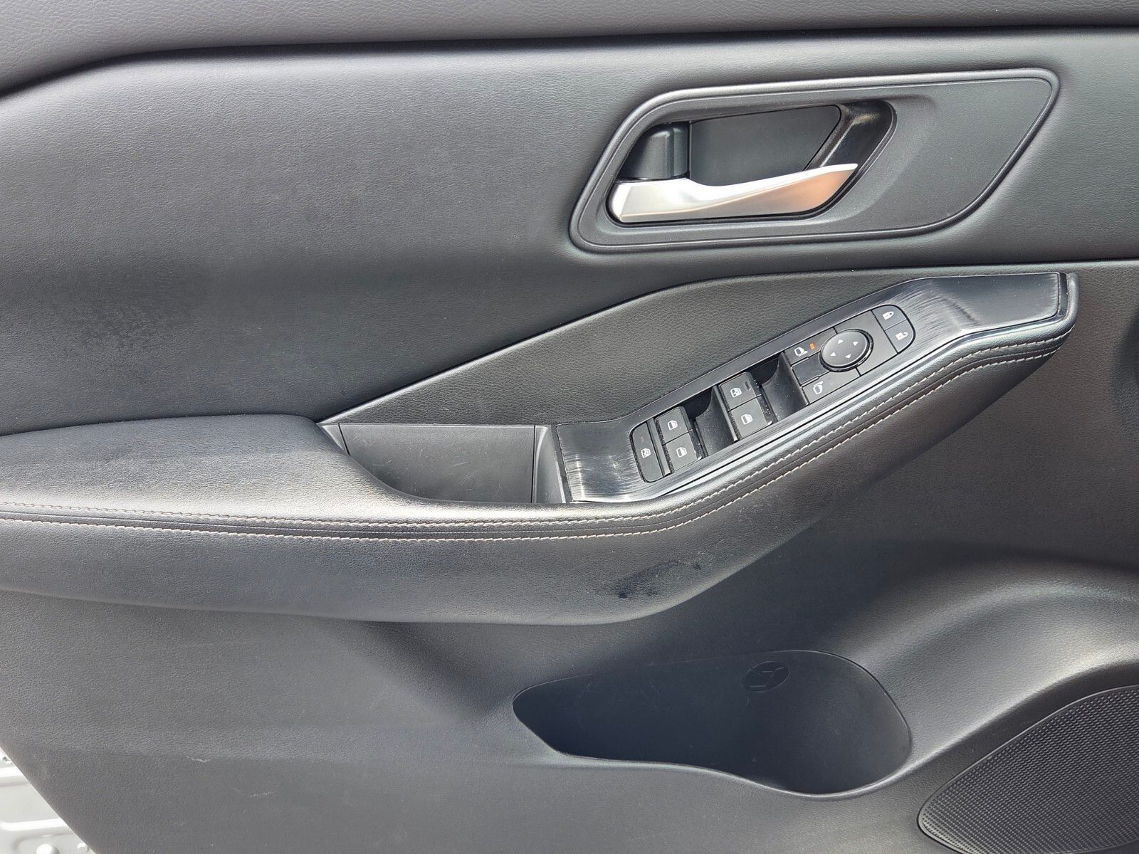 Used 2024 Silver Nissan SV image 27