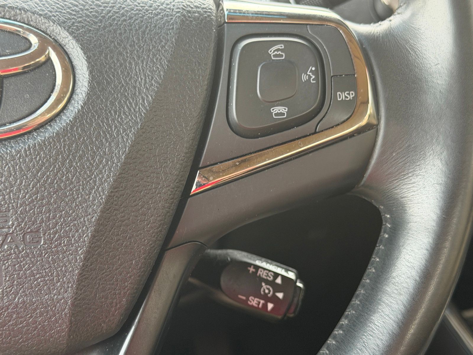 Used 2014 Red Toyota Limited image 25