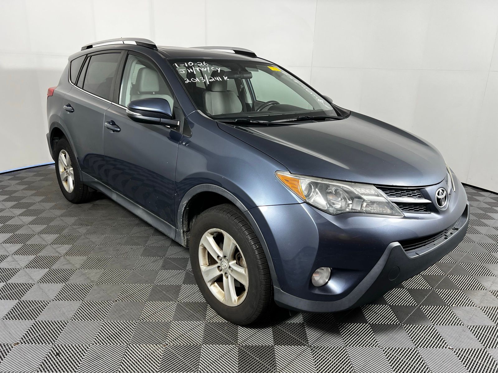 Thumbnail: 2013 Toyota RAV4 - 3