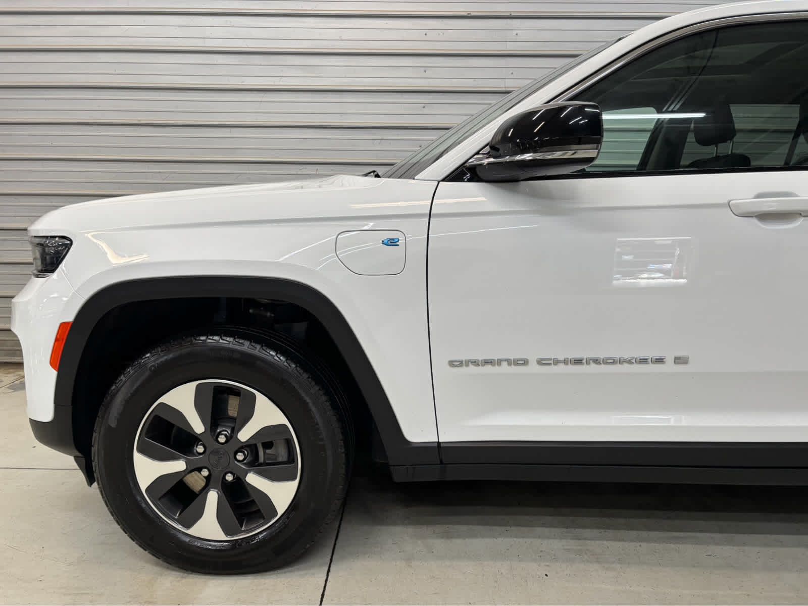 2023 Jeep Grand Cherokee 4xe - Image 4