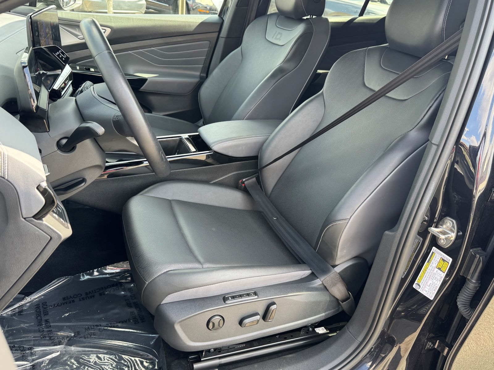 Used 2023 Black Volkswagen S image 9