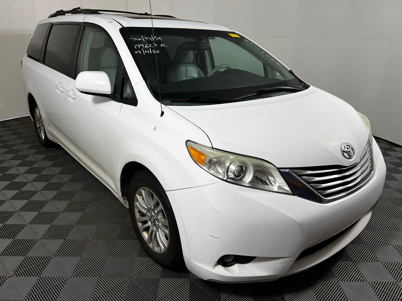Thumbnail: 2011 Toyota Sienna - 3