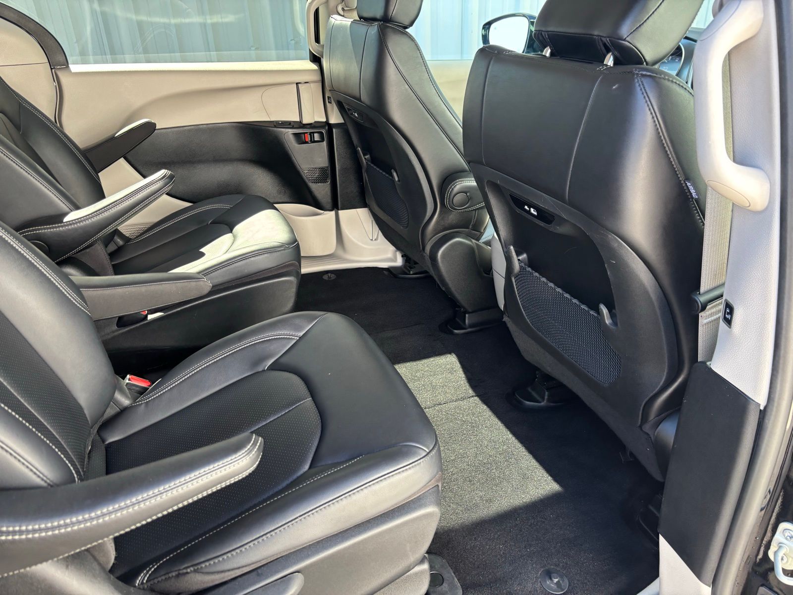 Used Car 2024 Chrysler Pacifica Hybrid  Select For Sale Under $35,000 In Austin, Texas