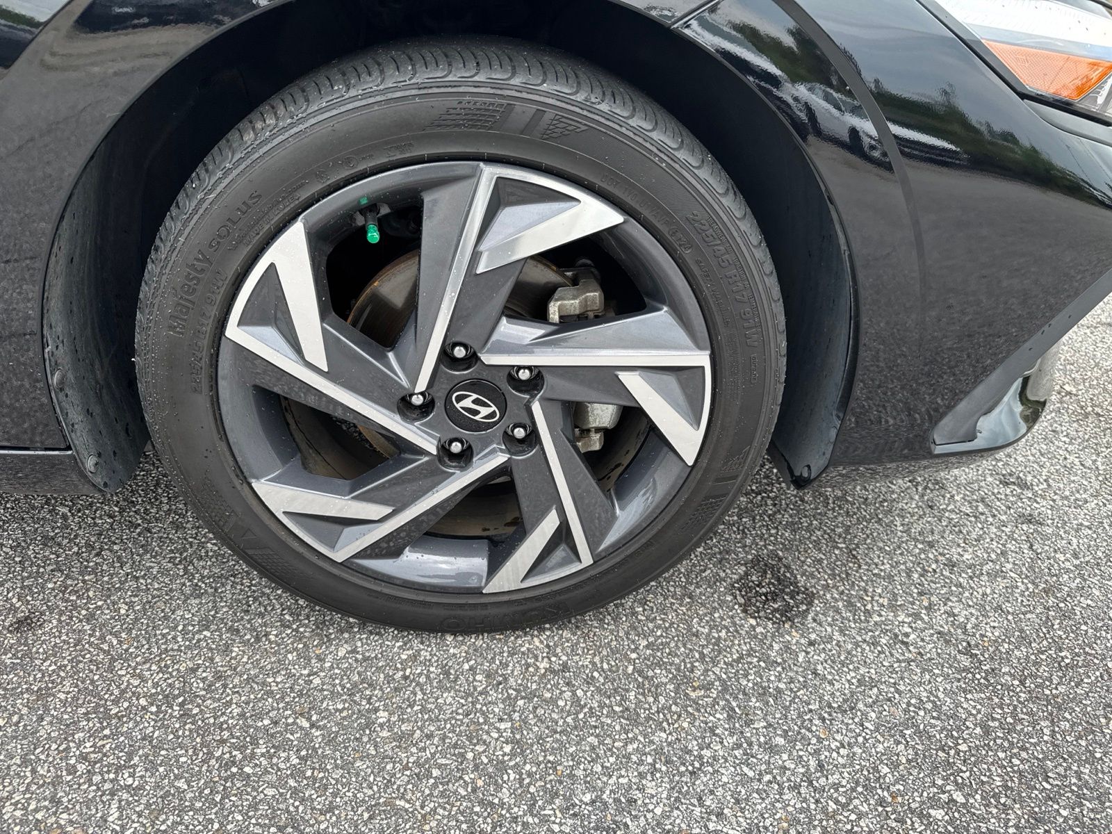Used 2025 Black Hyundai SEL Sport image 11