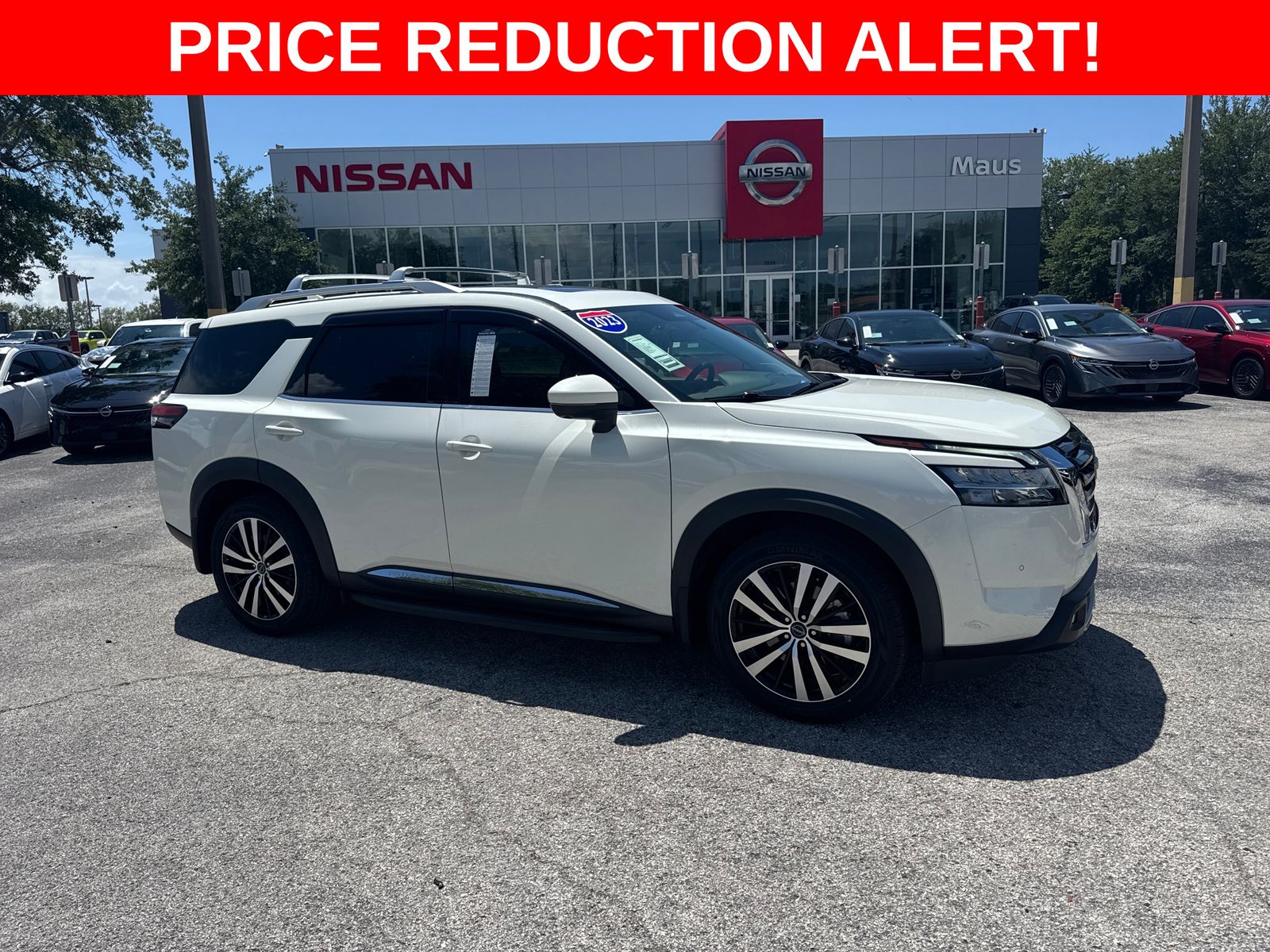 Pearl White Tricoat 2023 Nissan Pathfinder SUV / Crossover All-Wheel Drive 9-Speed Automatic