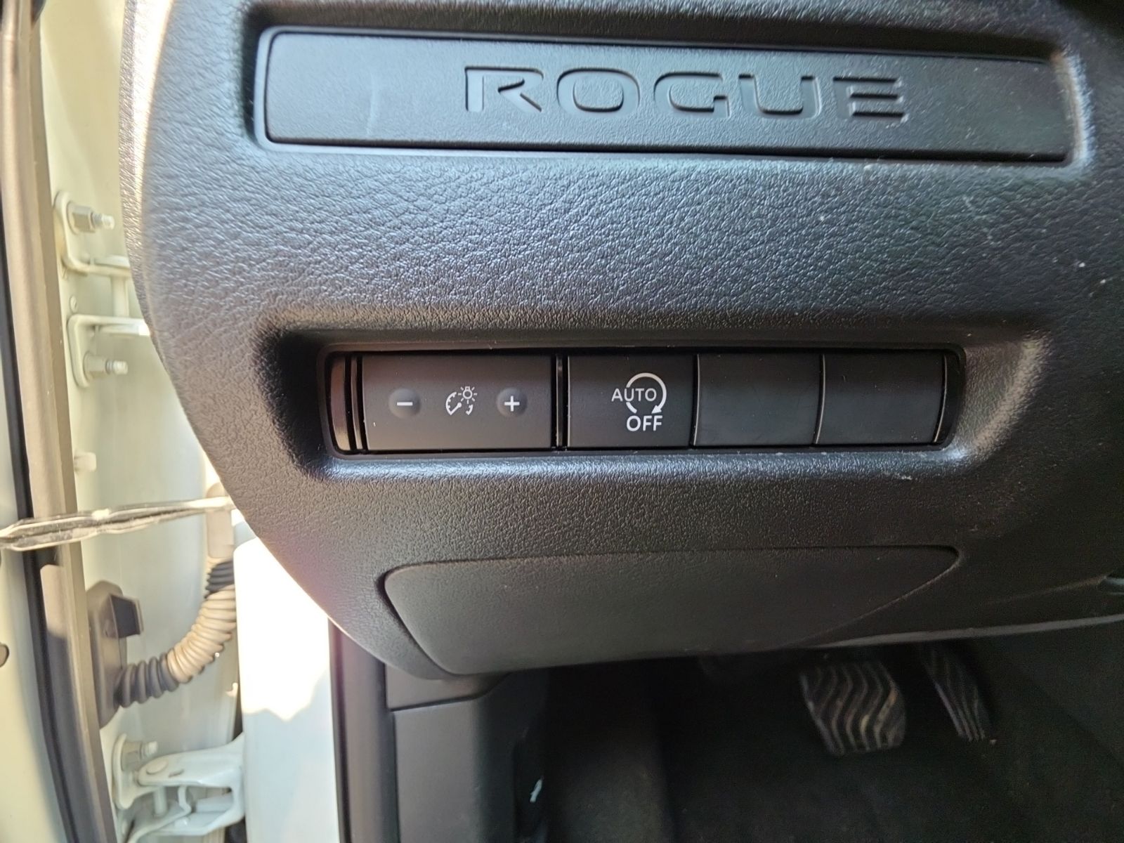 Used 2023 White Nissan S image 22