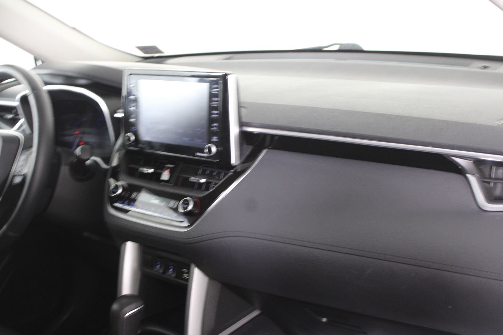 Used 2022 Beige Toyota XLE image 27