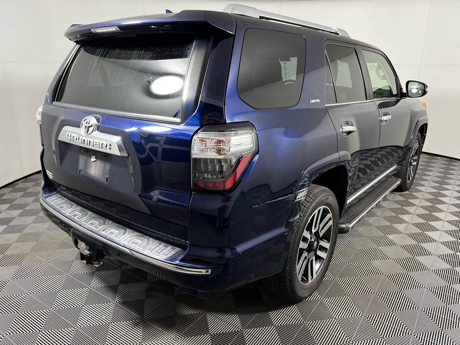 Thumbnail: 2015 Toyota 4Runner - 5