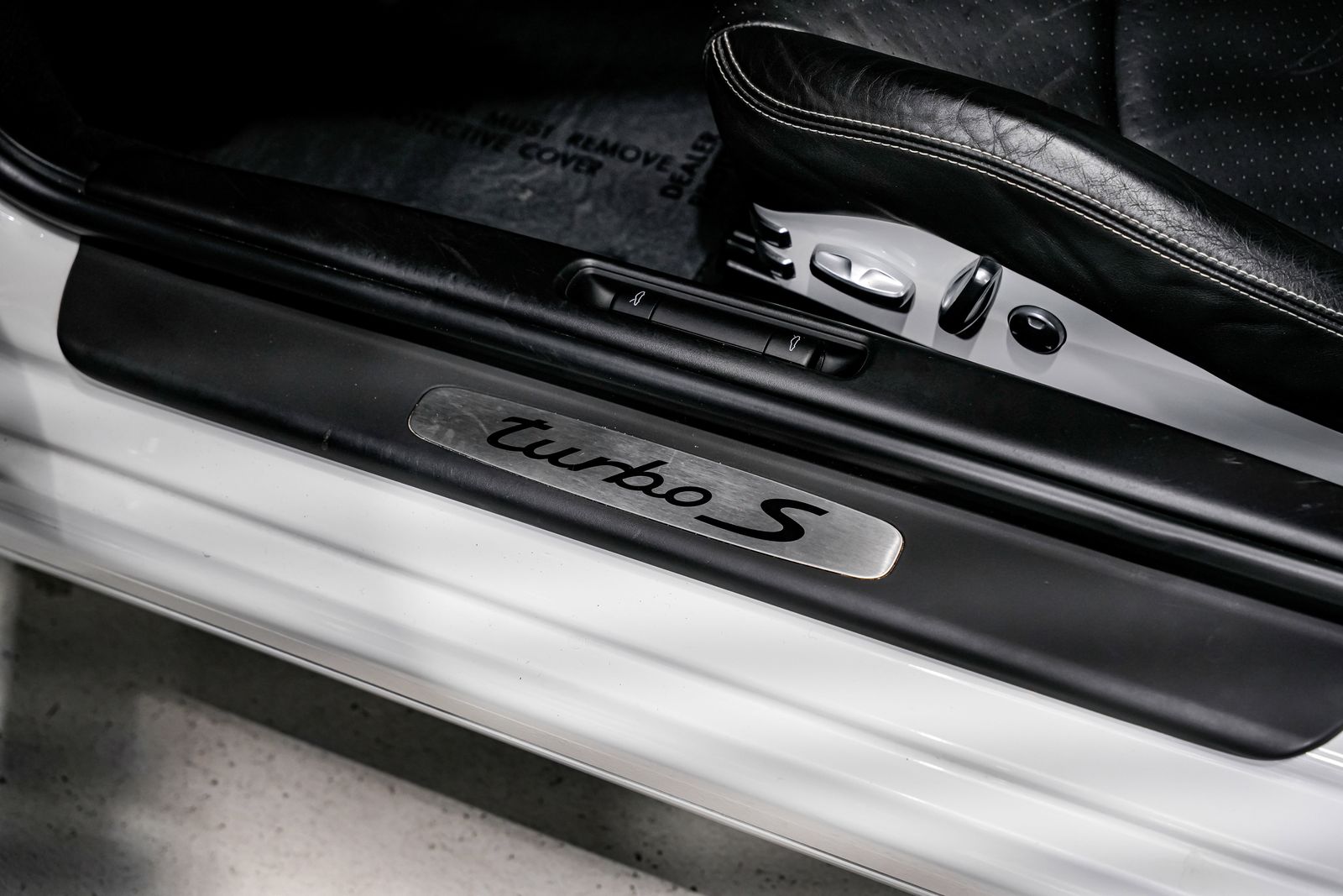 2011 Porsche 911 Turbo S — photo 24