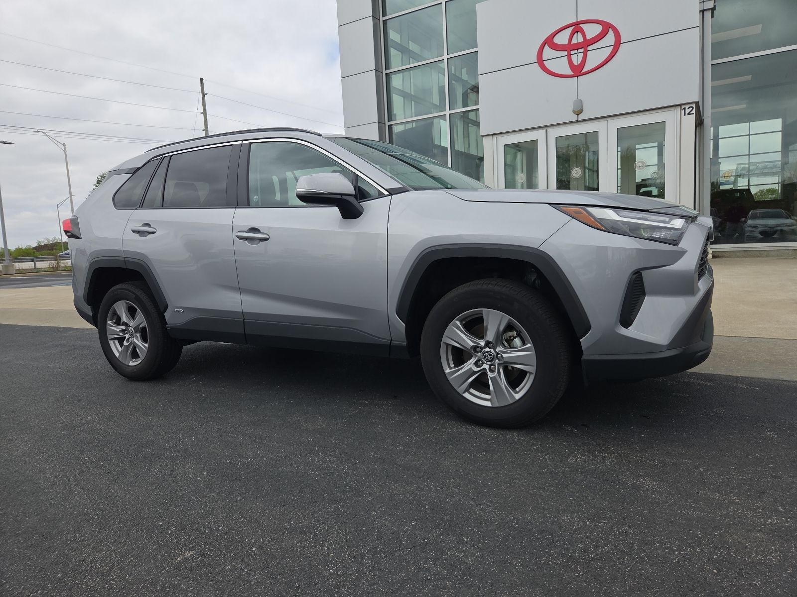 2025 Toyota RAV4 Hybrid XLE