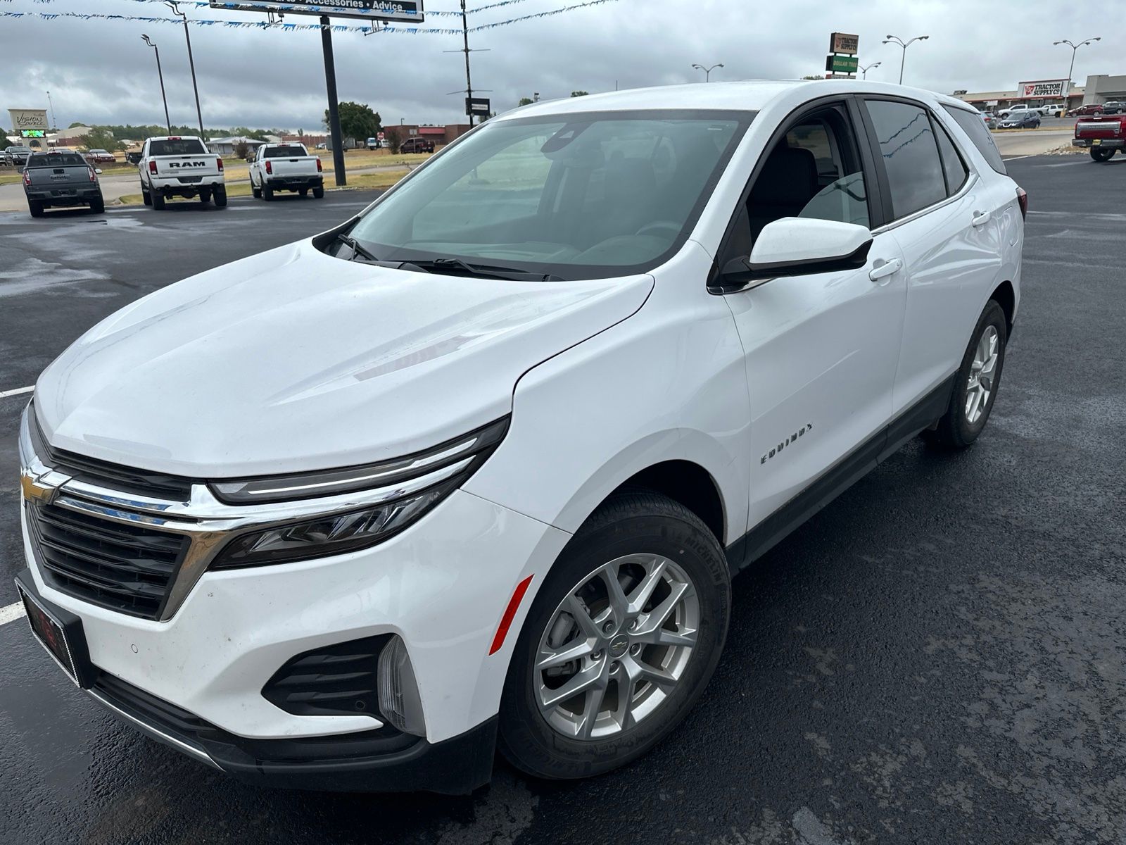 Summit White 2022 Chevrolet Equinox SUV / Crossover Front-Wheel Drive 6-Speed Automatic Overdrive