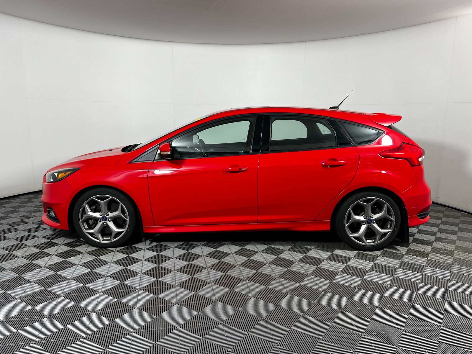 2016 Ford Focus ST 8