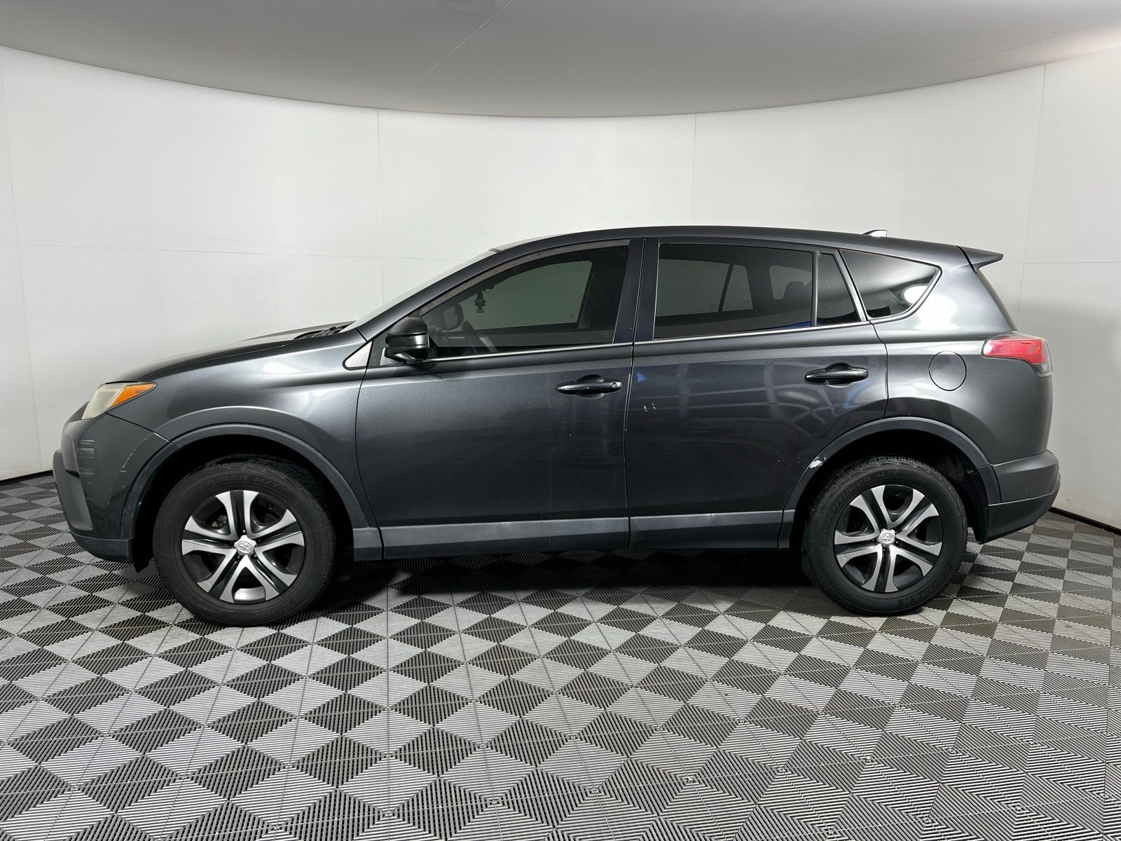 Thumbnail: 2016 Toyota RAV4 - 8