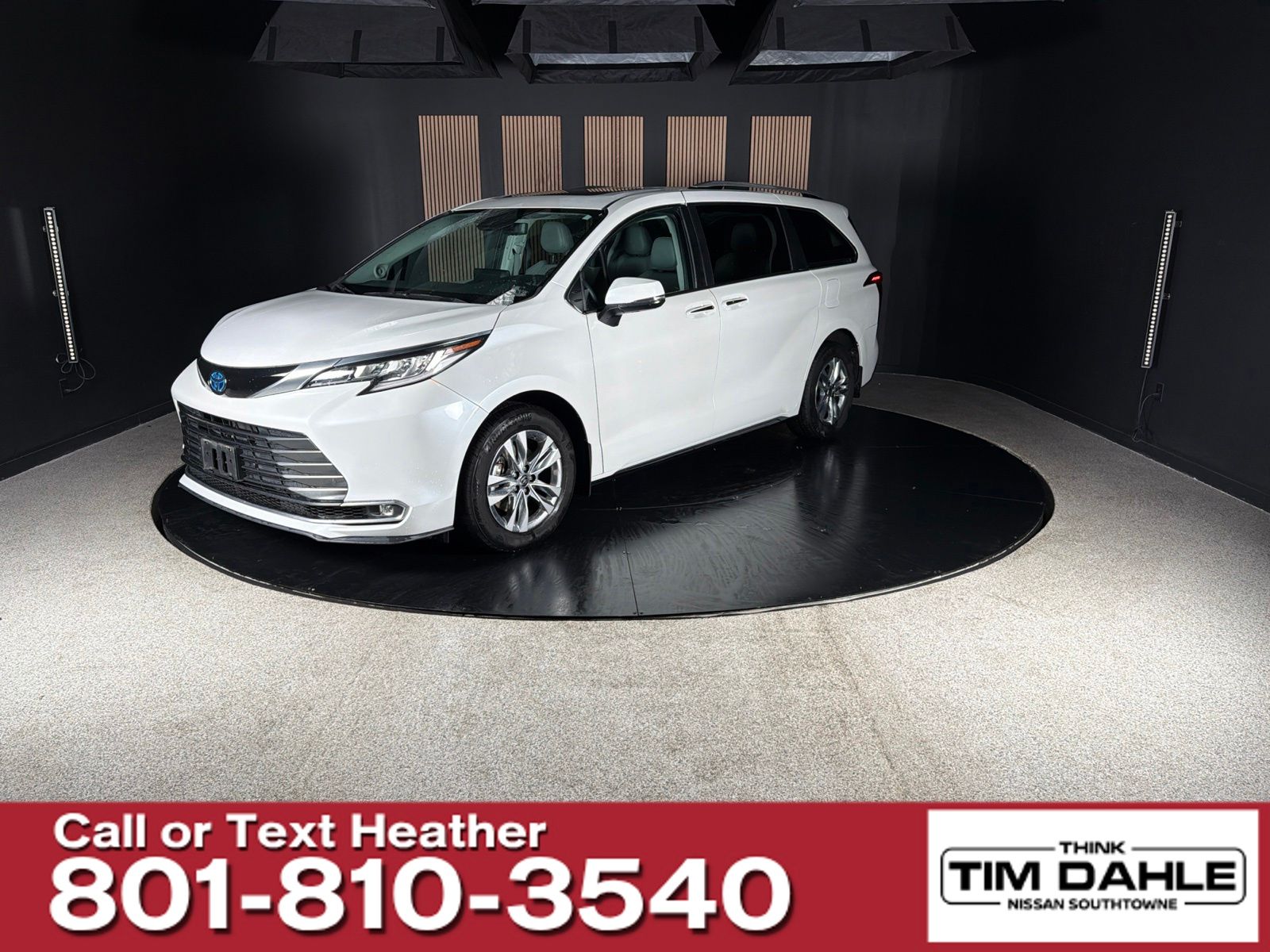 Pearl 2023 Toyota Sienna Minivan Front-Wheel Drive Automatic