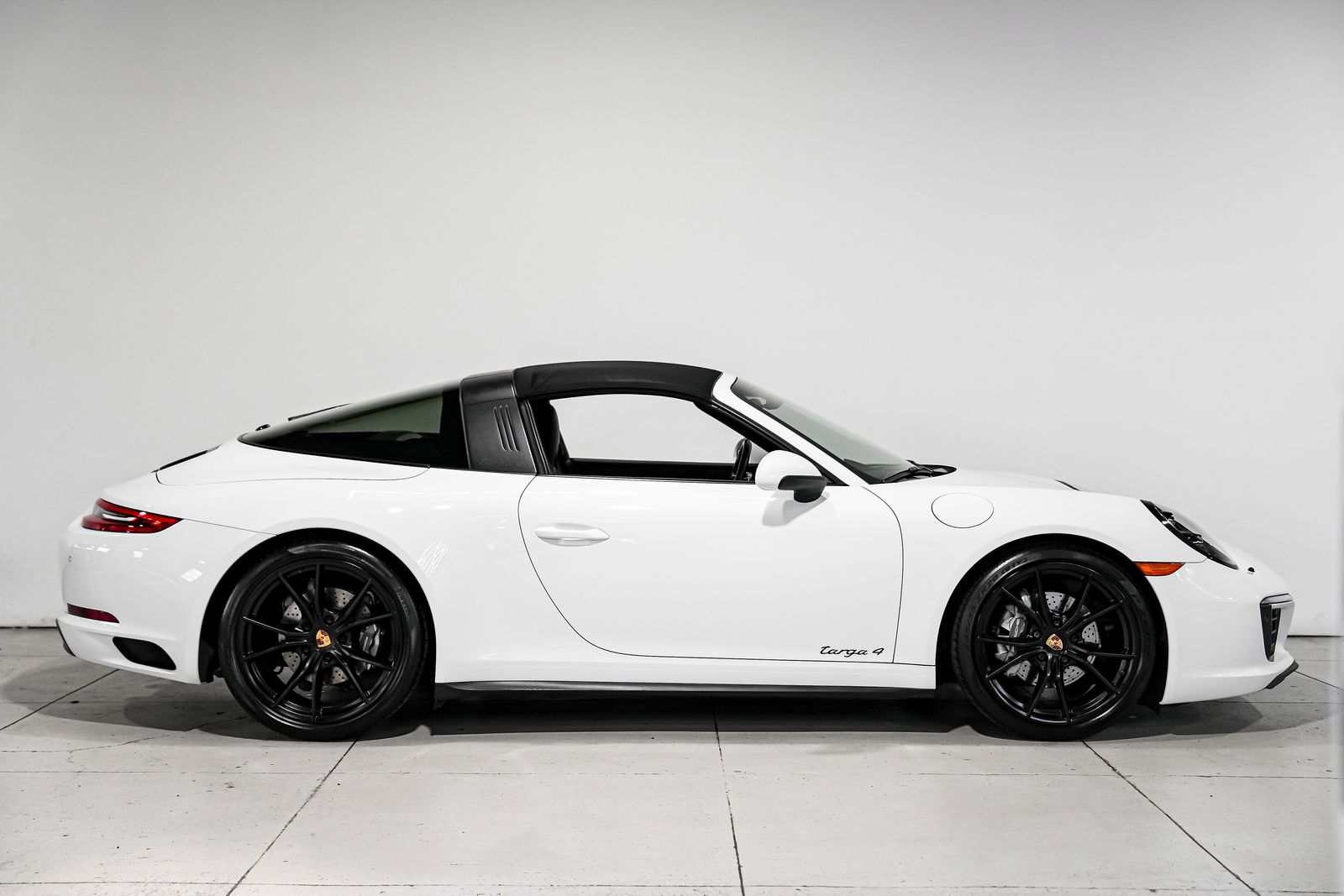 2017 Porsche 911 Targa 4 — photo 2