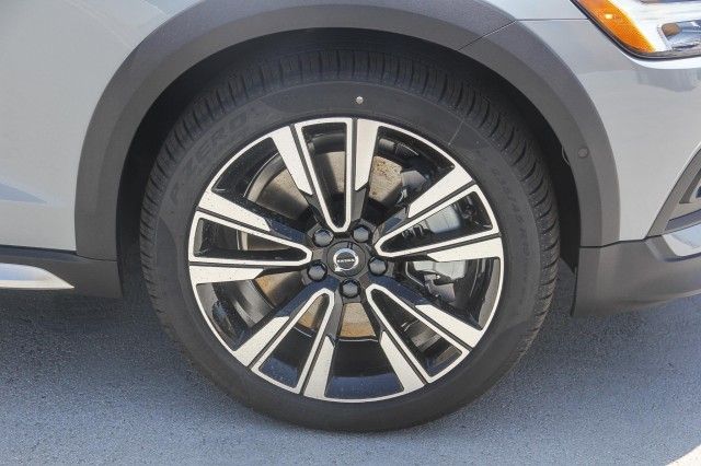 2025 Volvo V60 Cross Country Ultra - Photo 10