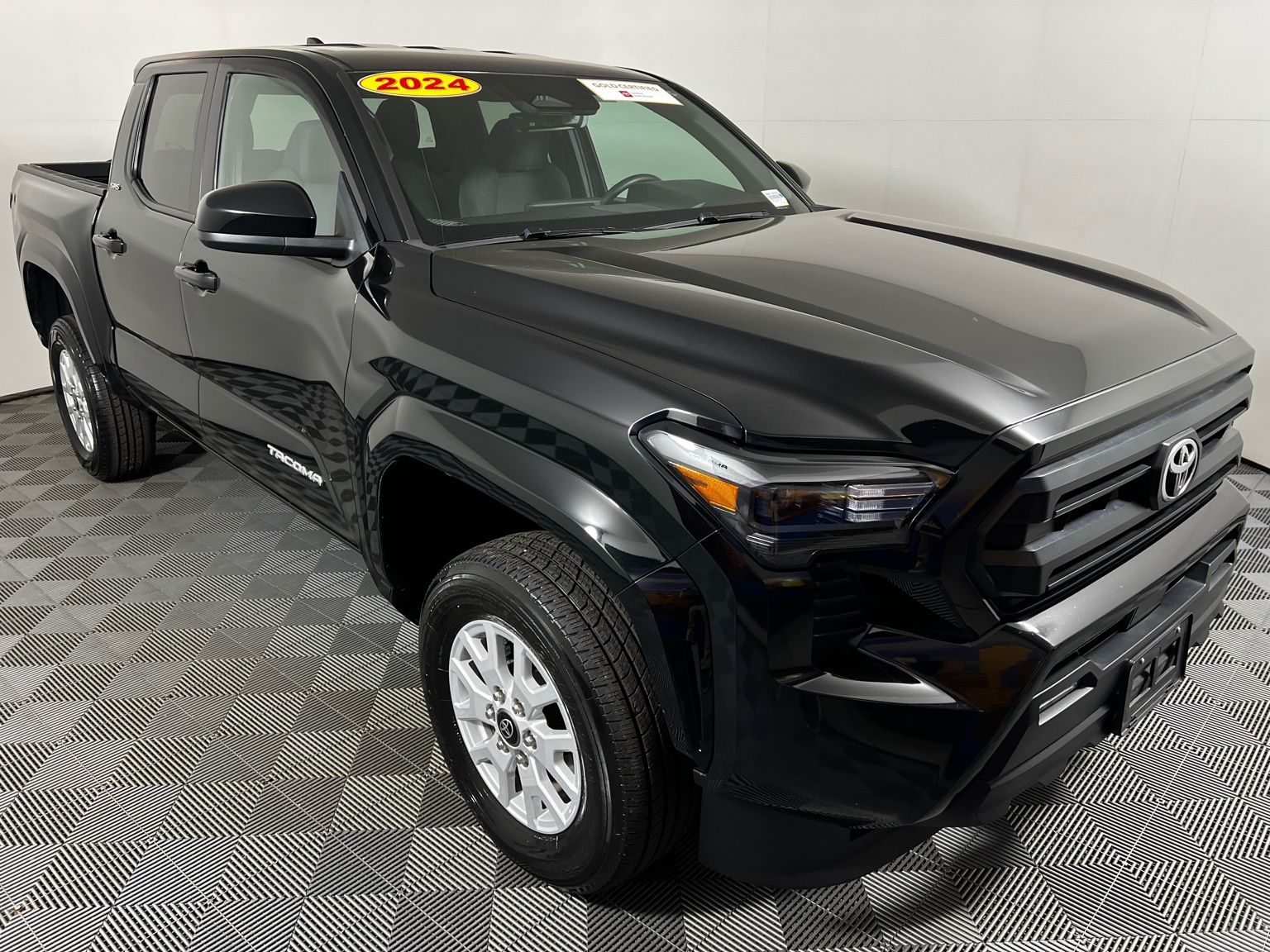 Thumbnail: 2024 Toyota Tacoma - 3