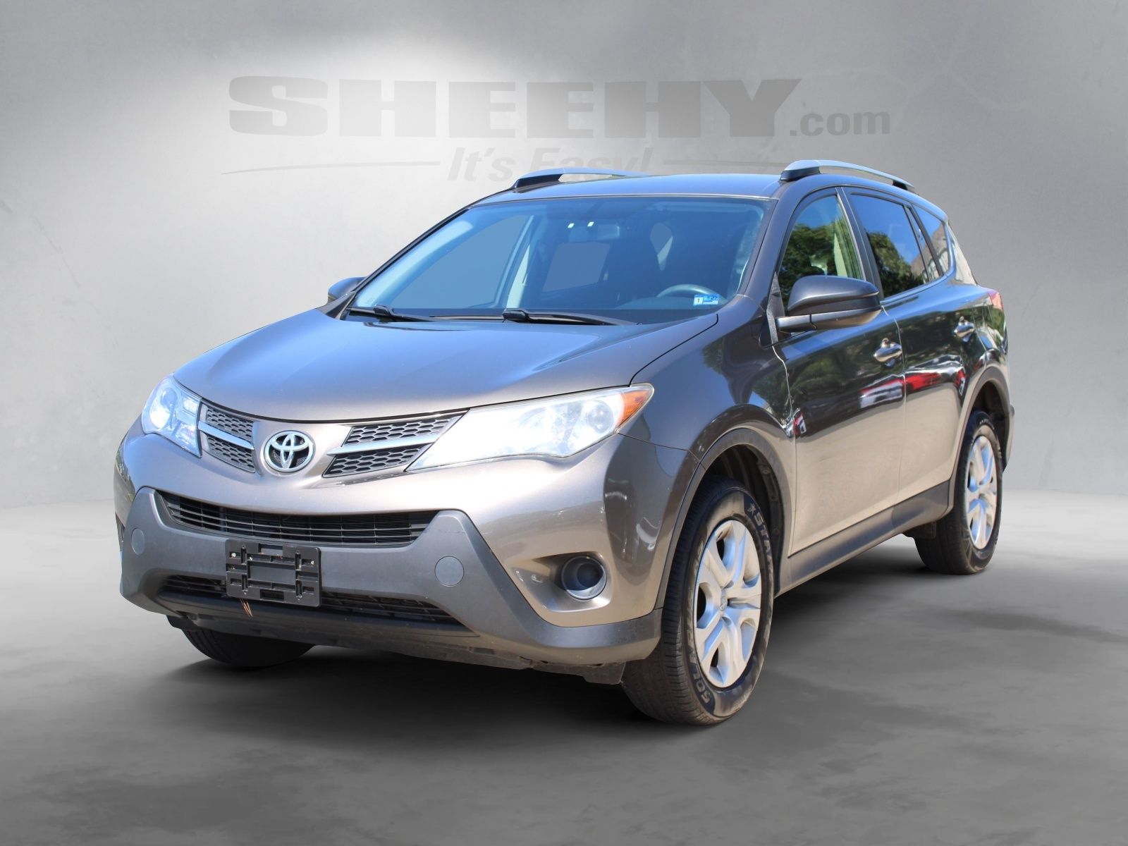 Used 2015 Brown Toyota LE image 4