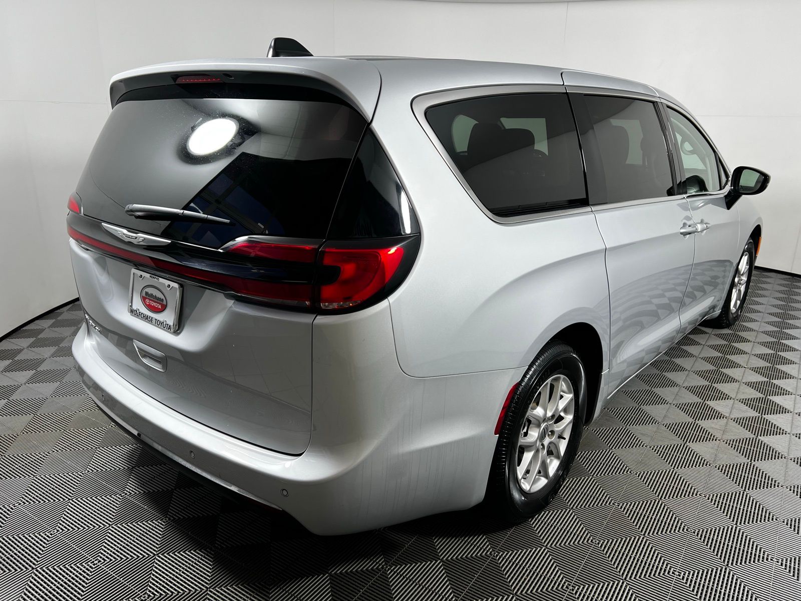 Thumbnail: 2024 Chrysler Pacifica - 5