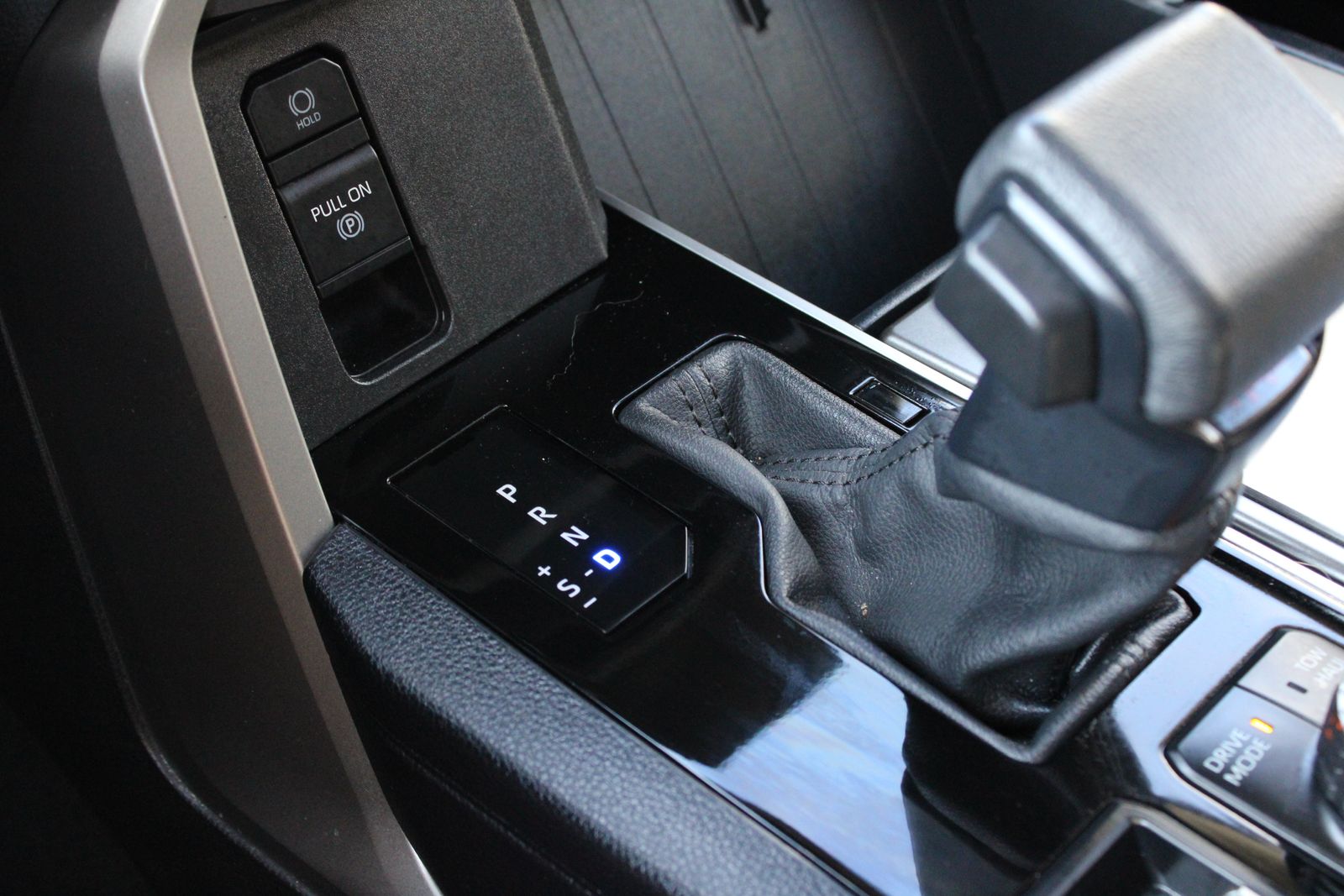Used 2023  Toyota SR5 image 17