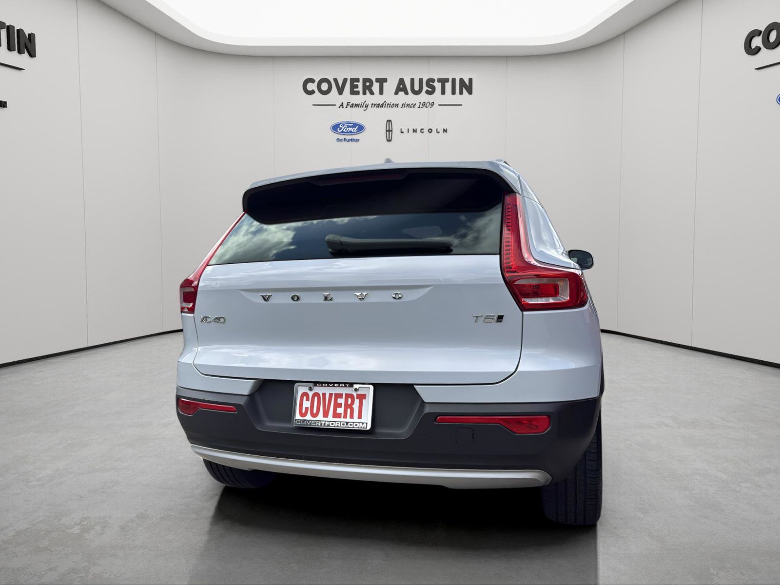 Used Car 2022 Volvo Xc40  Momentum For Sale Under $30,000 In Austin, Texas