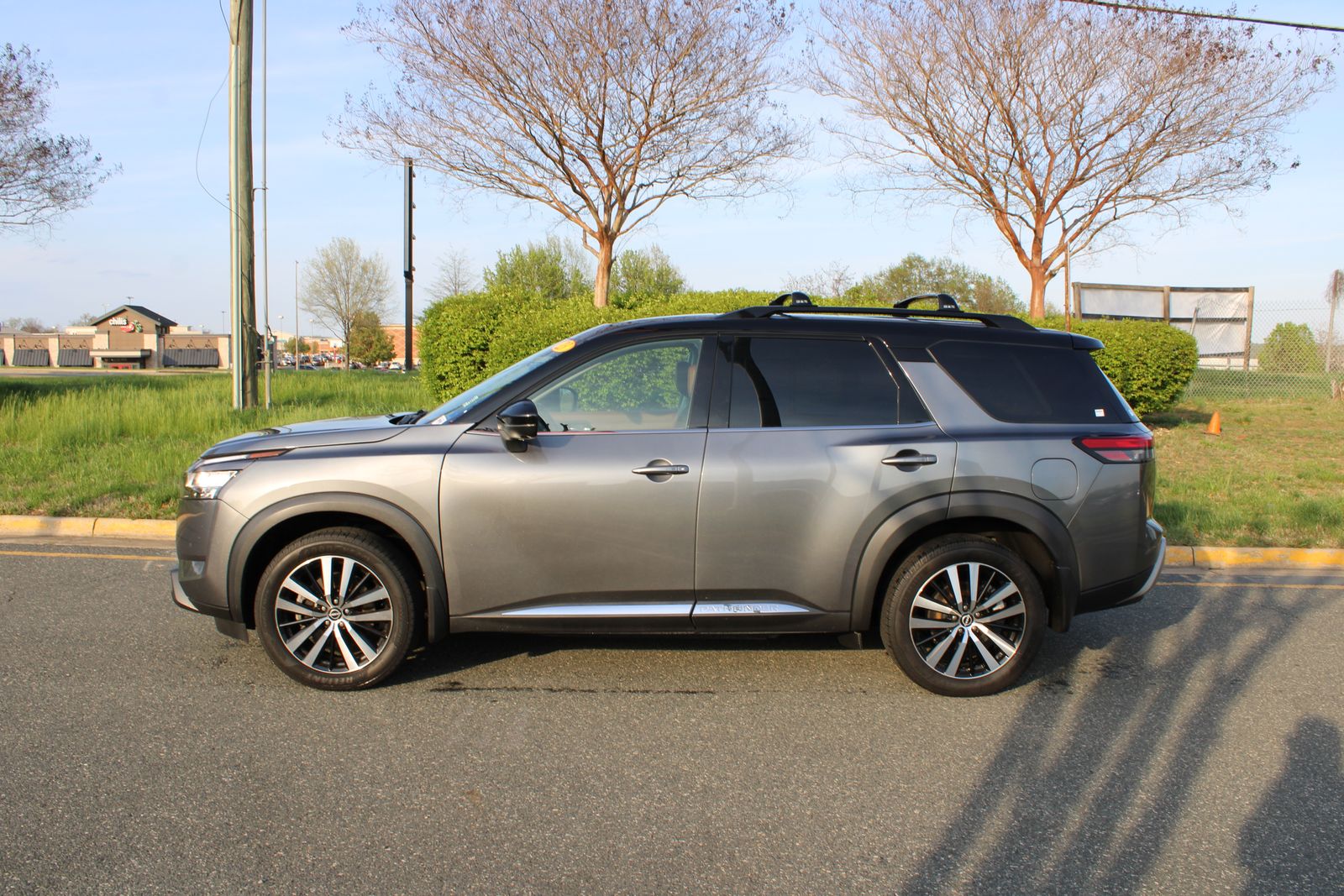 View vehicle photo 4