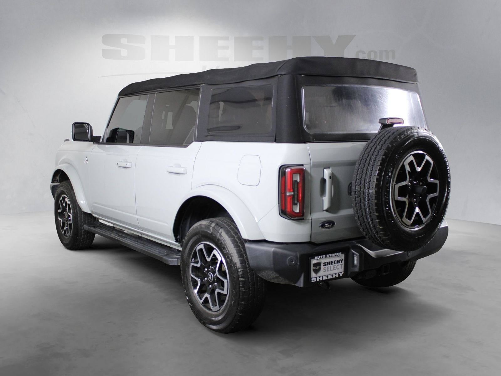 Used 2022 Gray Ford Outer Banks image 5