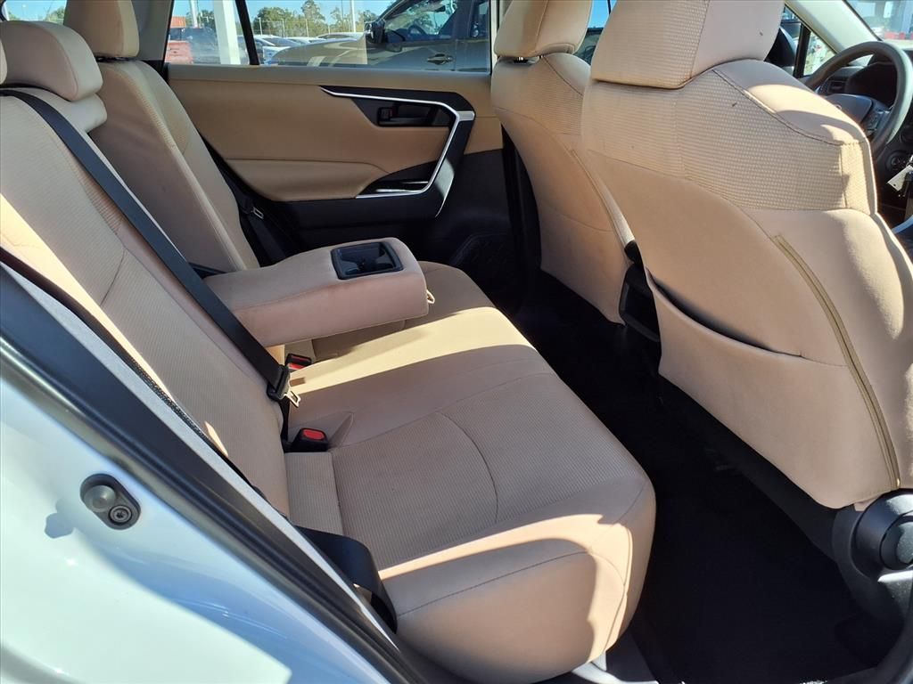 2019 Toyota RAV4 LE White at Emmons Autoplex