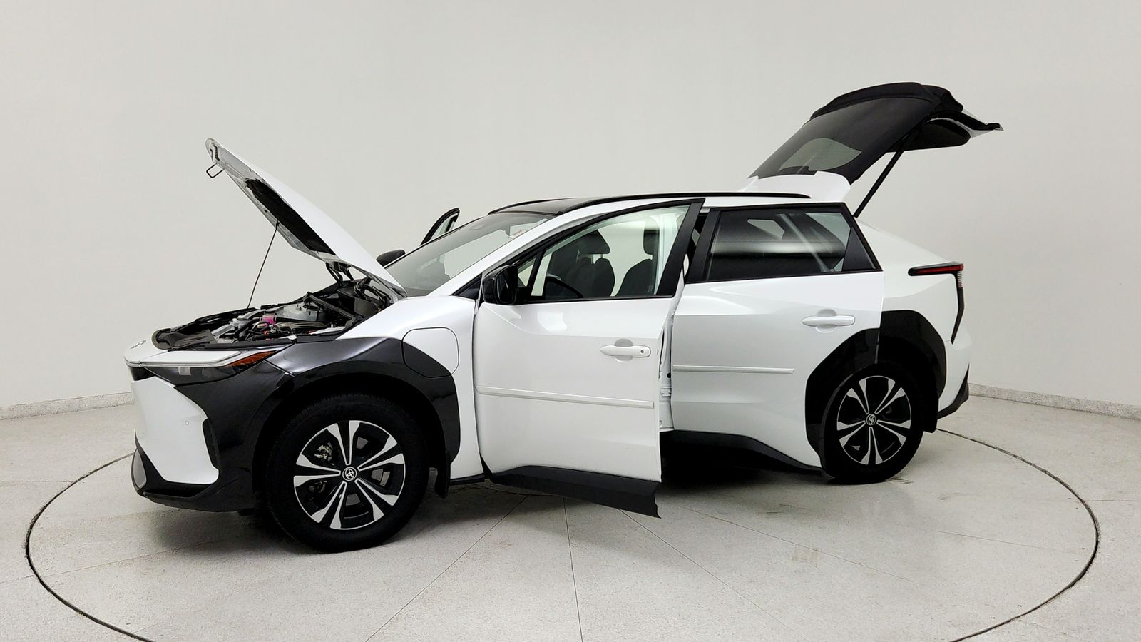 Used 2025 Beige Toyota XLE image 12