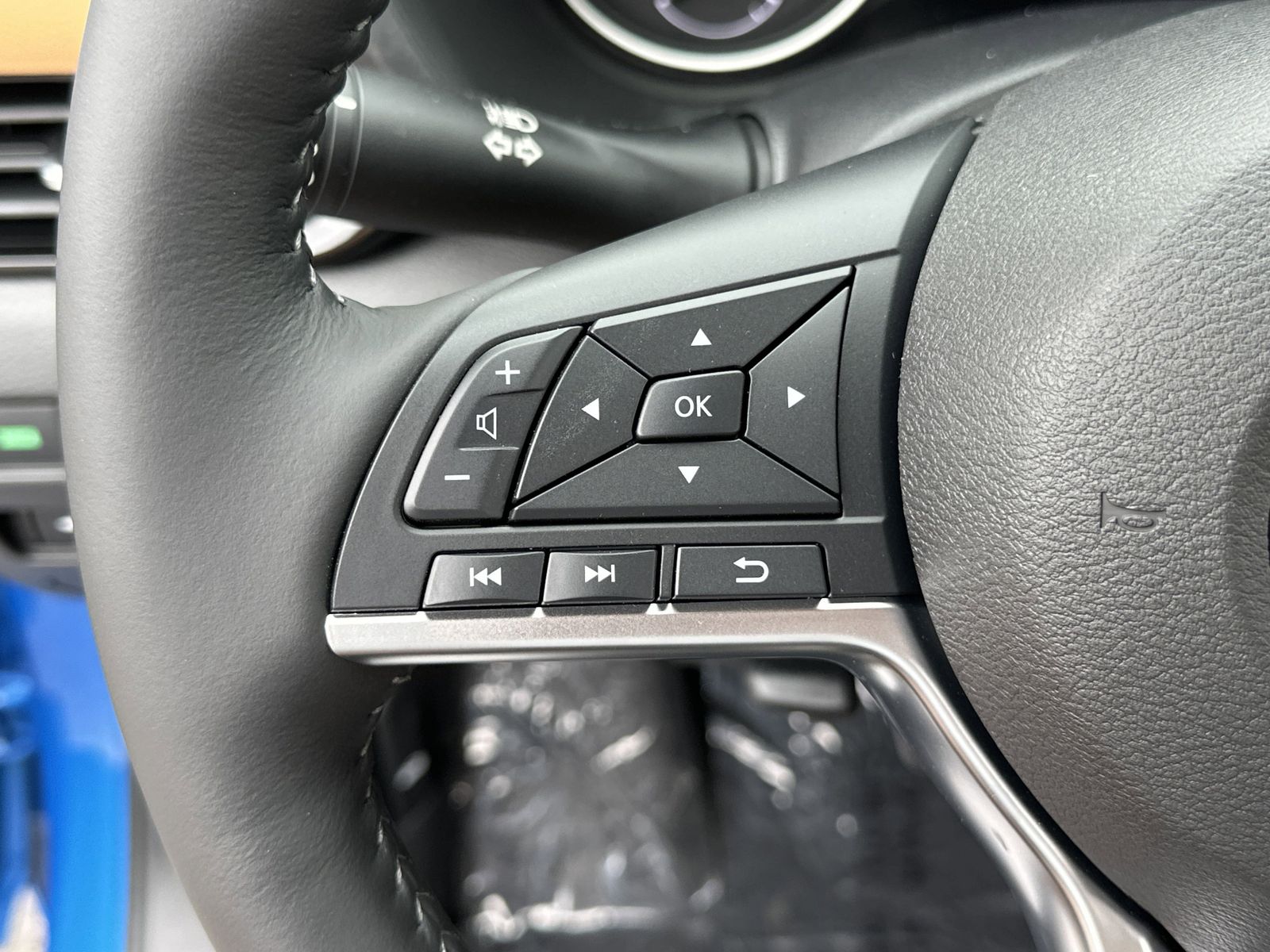2025 Nissan Sentra SV photo 13