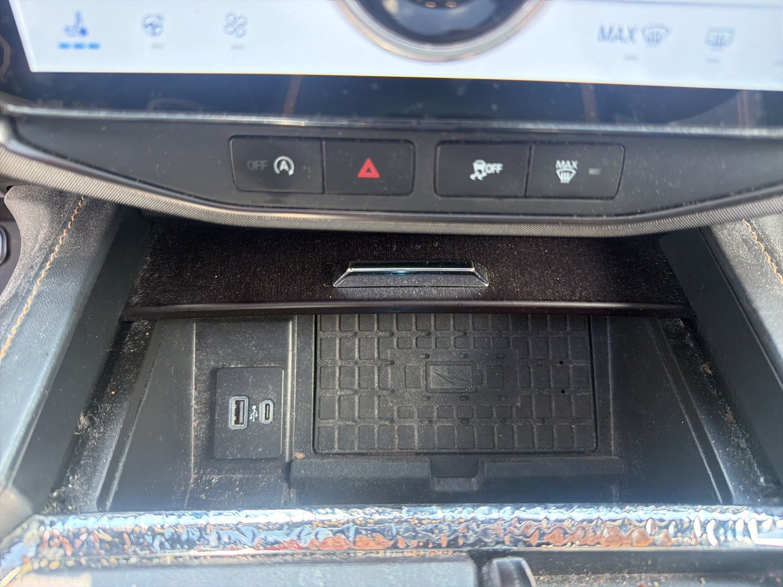 Used 2023 Black Metallic Ford Platinum image 21