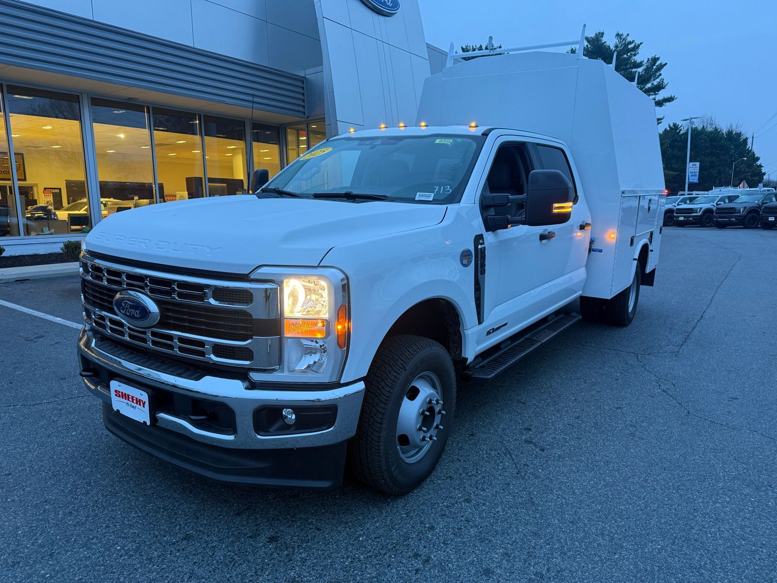 2025 Ford F-350 Super Duty Chassis Cab