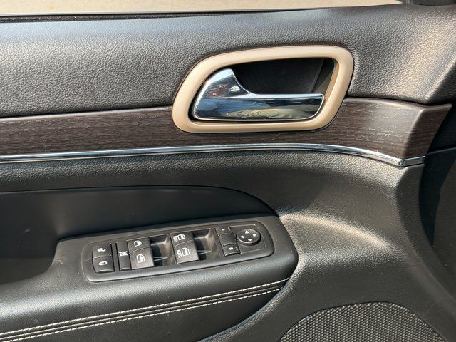 Used 2014 Brilliant Black Crystal Pearlcoat Jeep Limited image 26