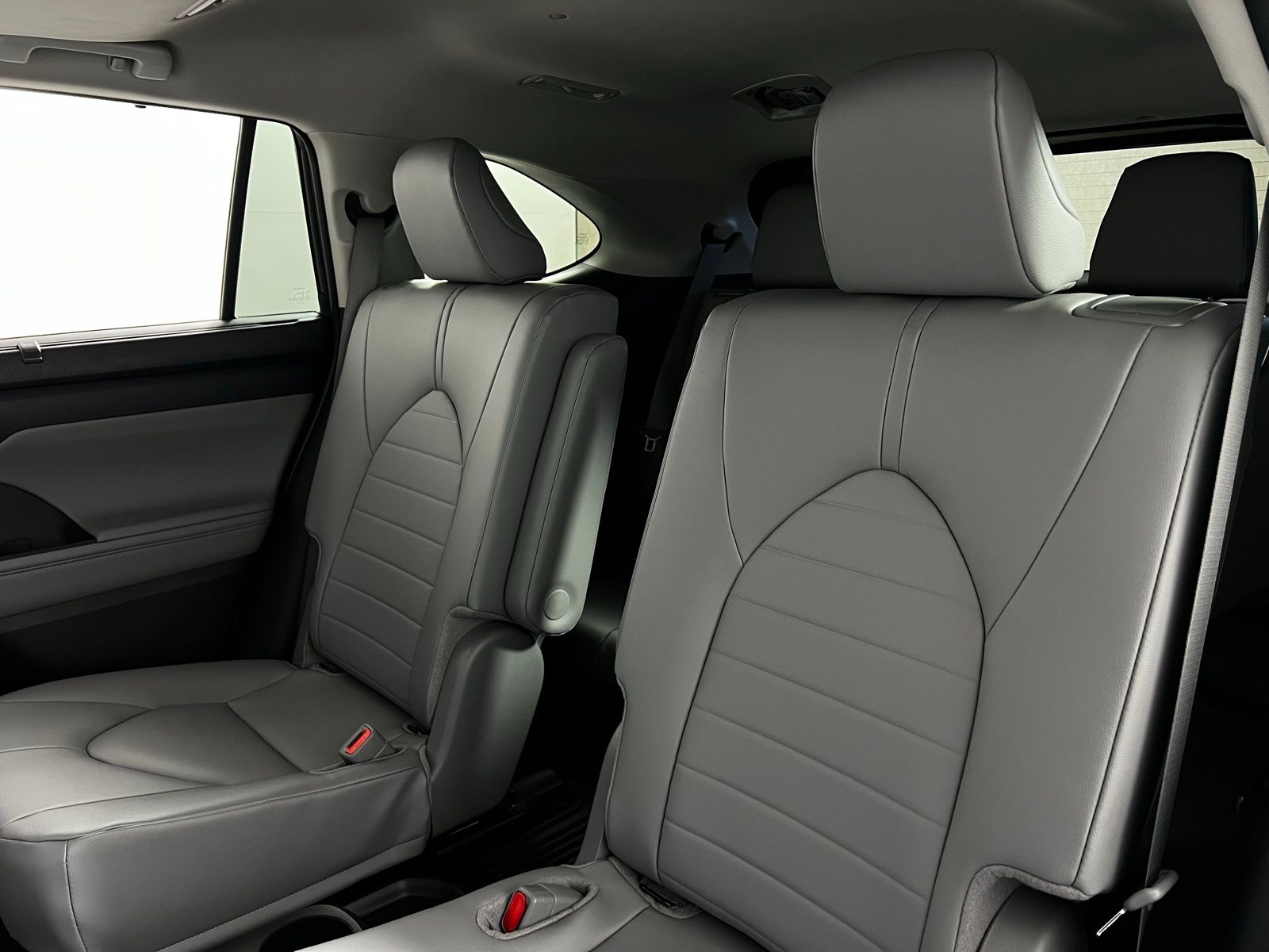 Thumbnail: 2026 Toyota Highlander - 23