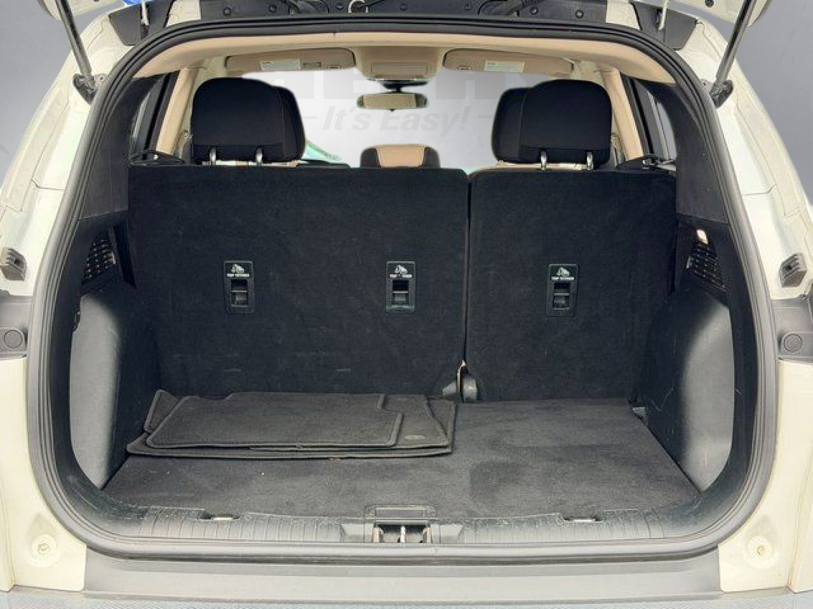 Certified Used 2020 Oxford White Ford SE image 25