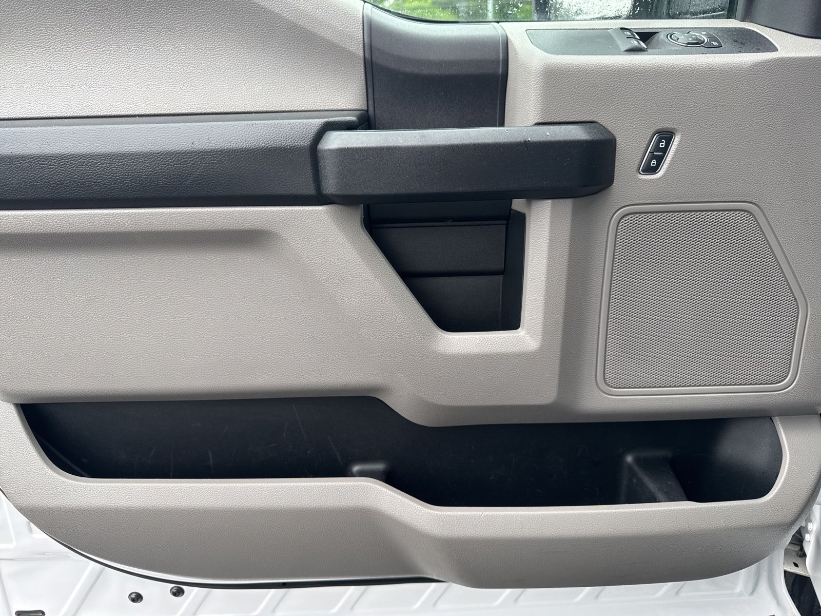 Used 2018 Oxford White Ford XL image 20