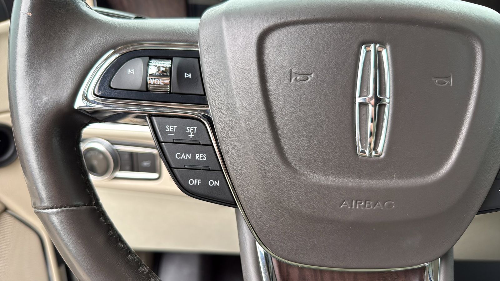 Used Car 2018 Lincoln Navigator  Select For Sale Under $25,000 In Austin, Texas