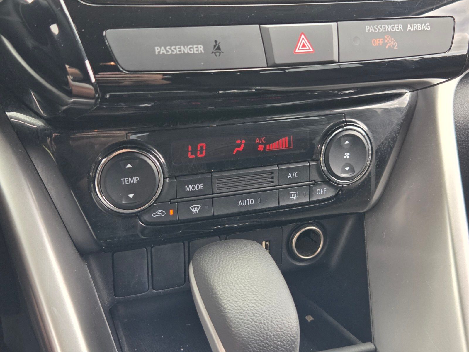 Used 2024 Silver Mitsubishi LE image 20