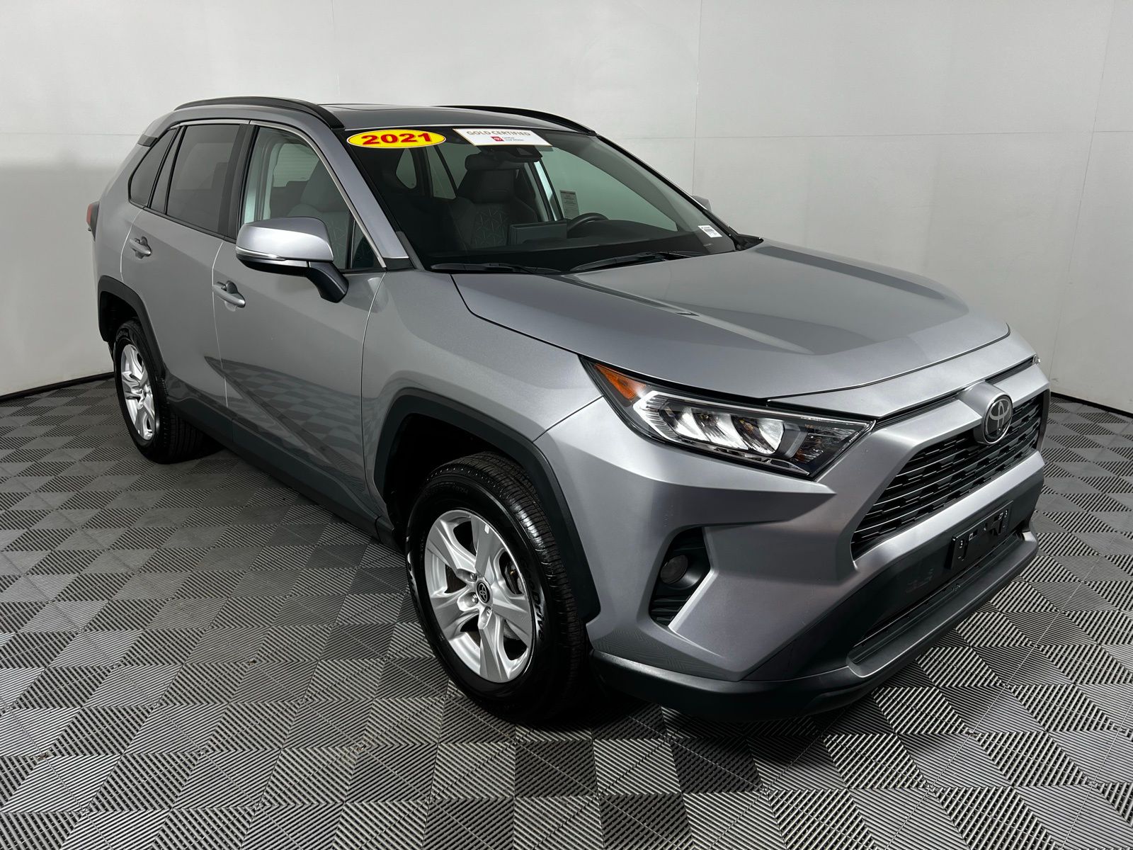 2021 Toyota RAV4 XLE 3