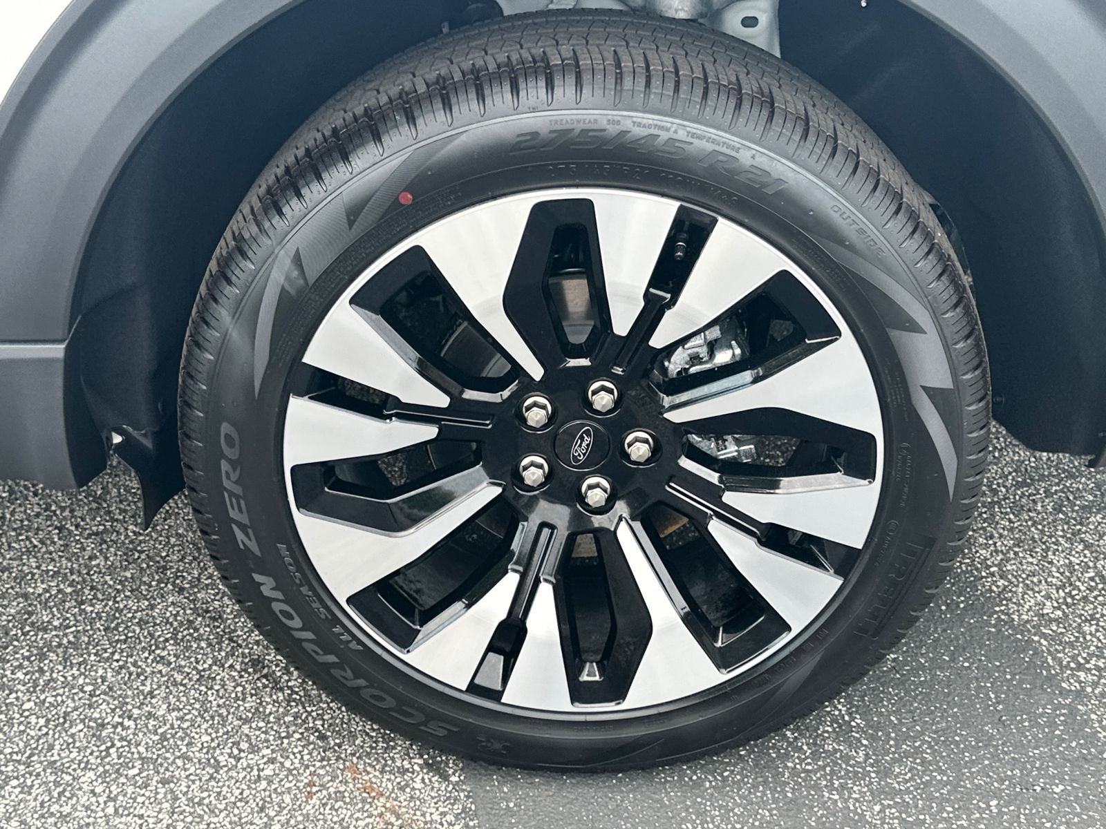 New 2026 Star White Metallic Tri-Coat Ford Platinum™ image 19