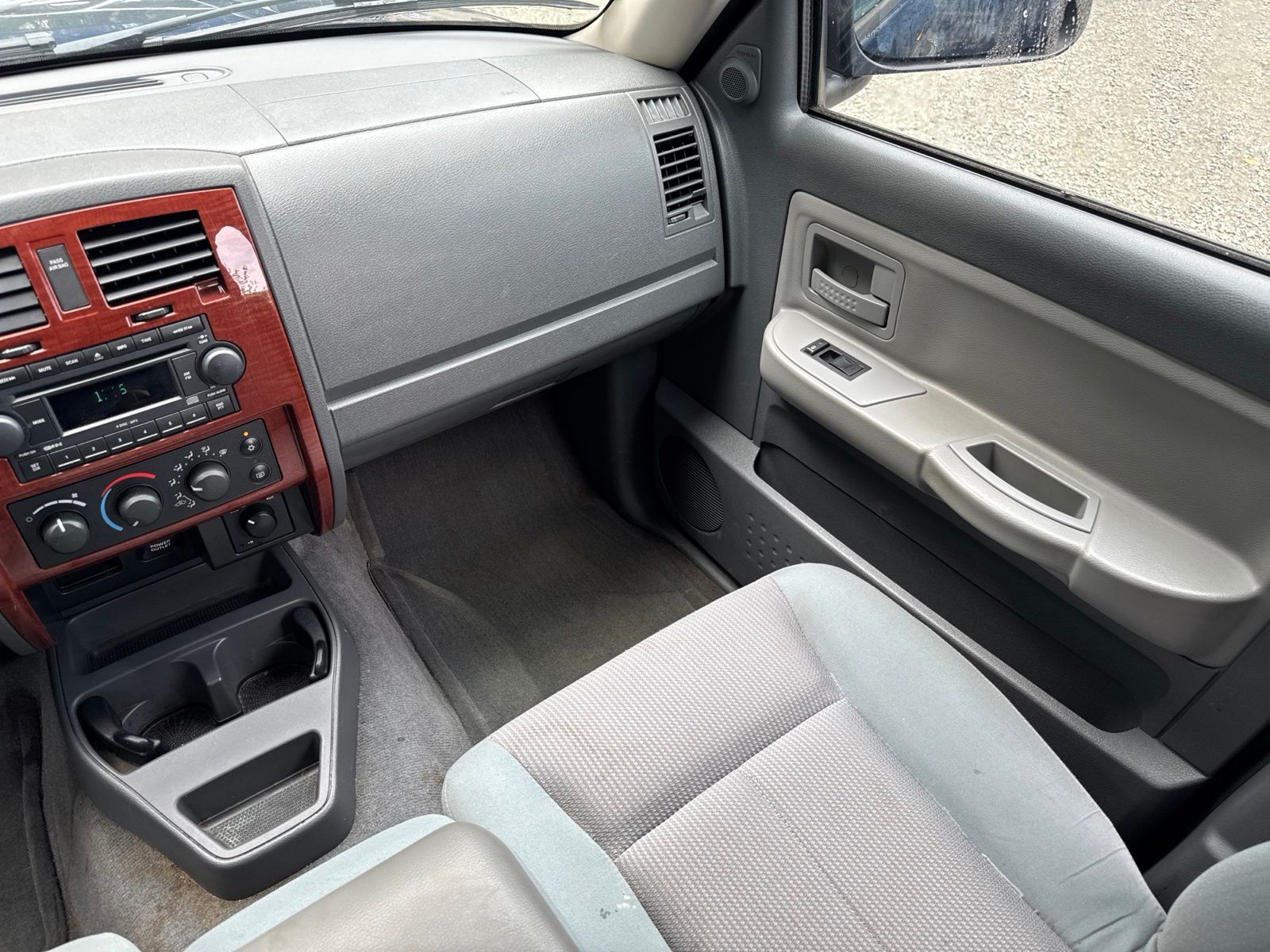 Used 2005 Blue Dodge SLT image 27