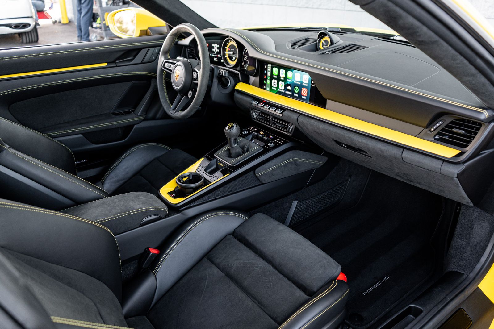 2022 Porsche 911 GT3 Touring photo 2