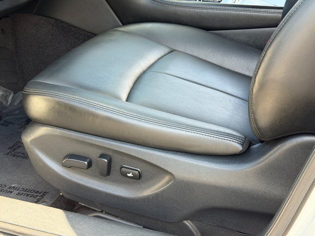 Used 2019 Majestic White INFINITI 3.0t LUXE image 37