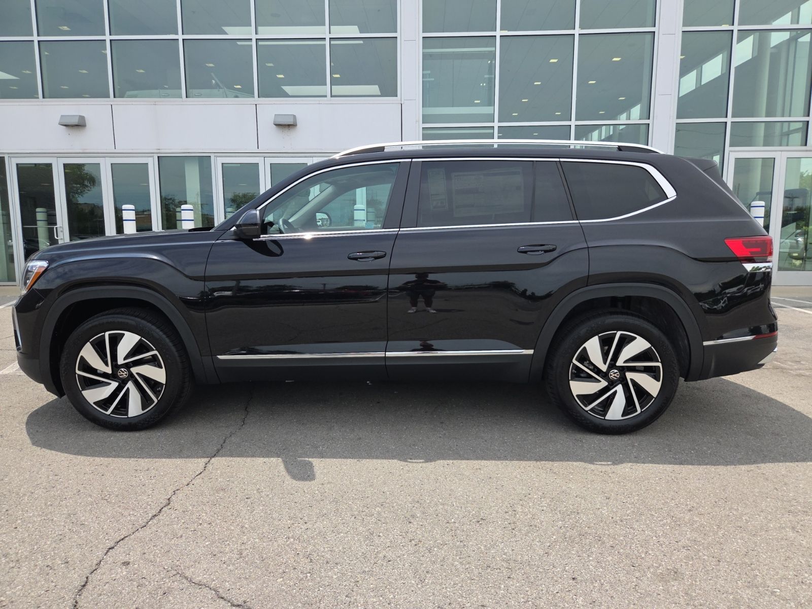 new 2026 Volkswagen Atlas car, priced at $48,738