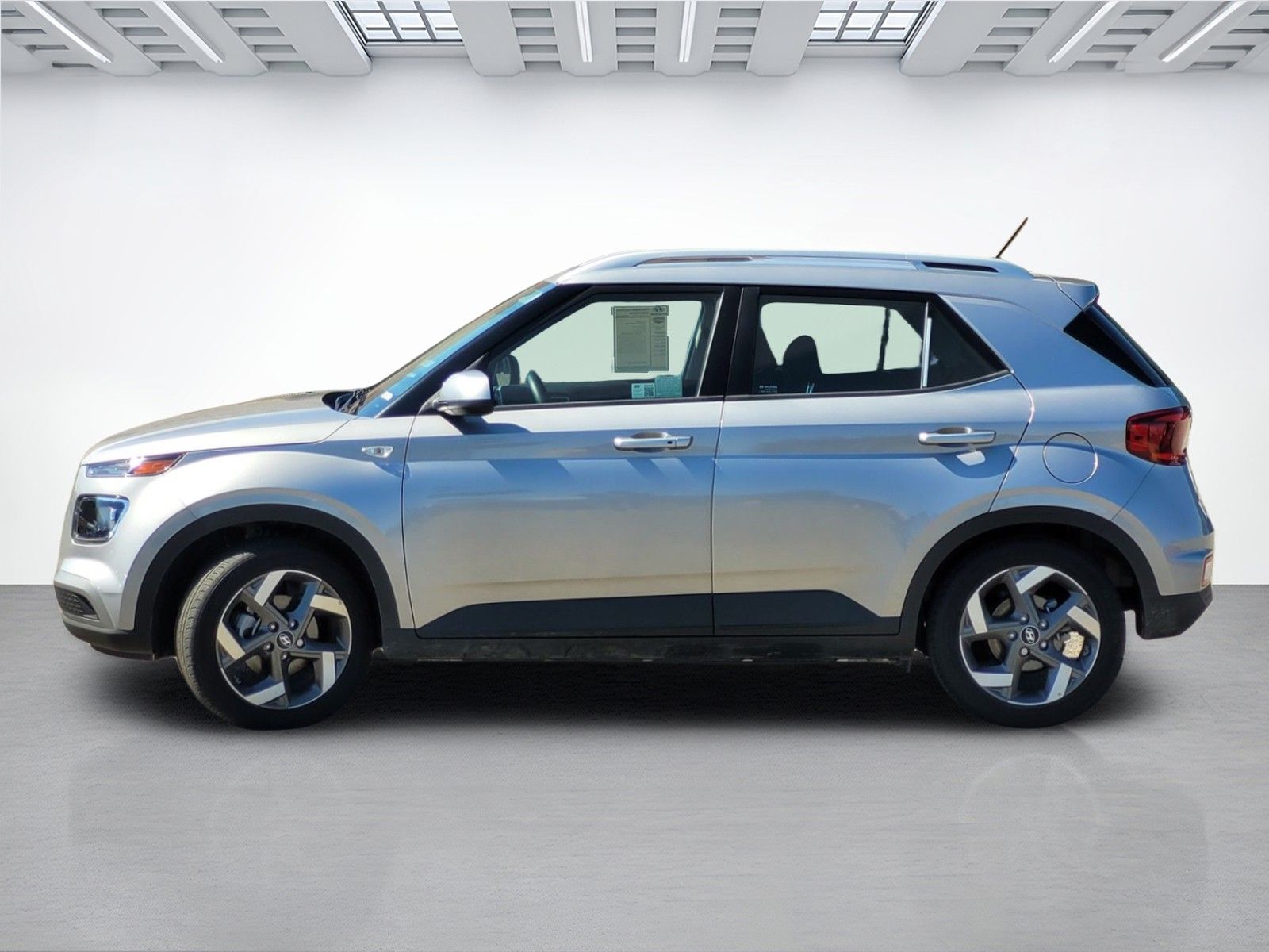 2025 Hyundai Venue SEL - Photo 14