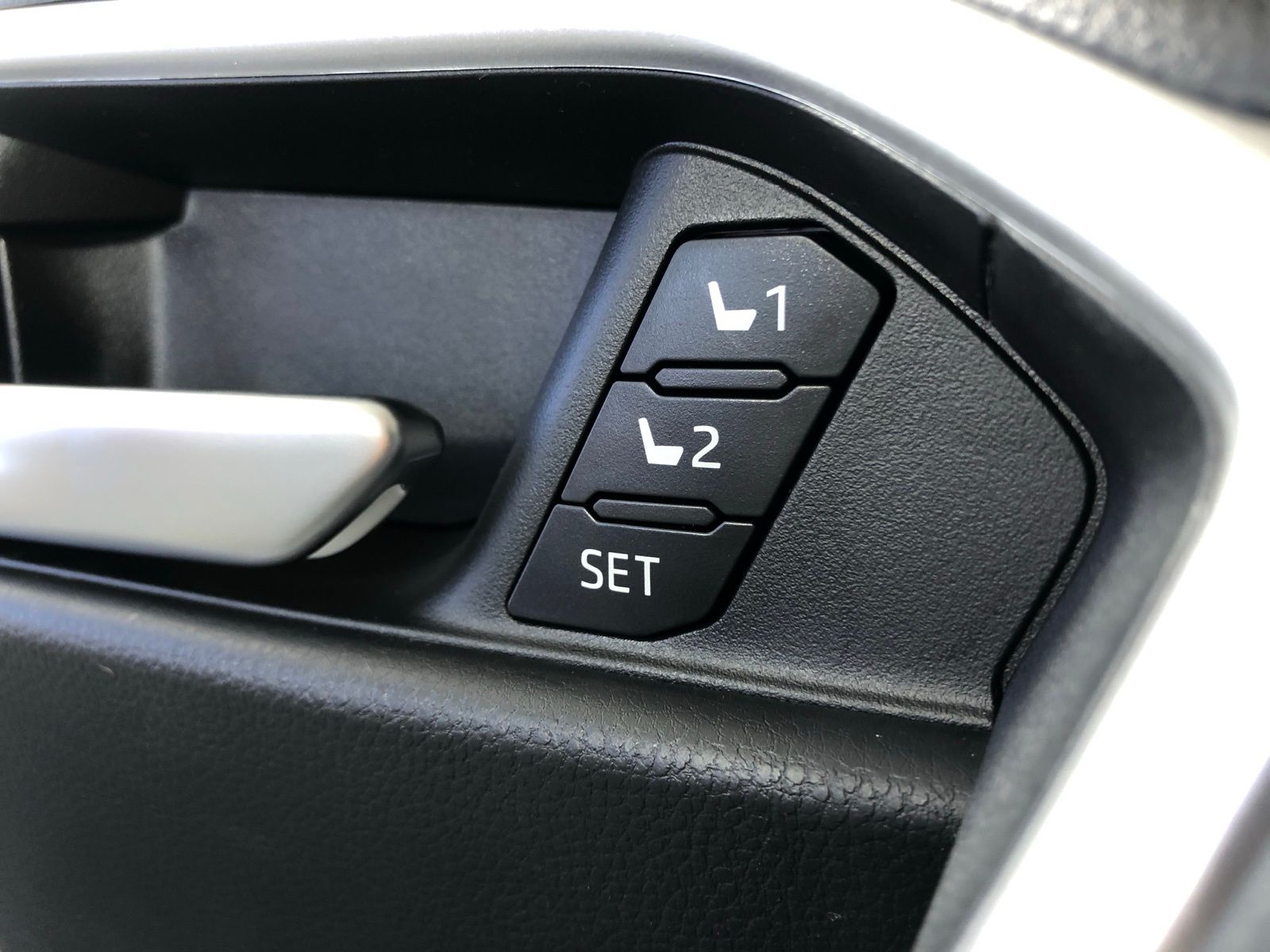 2025 Toyota RAV4 XLE Premium 12
