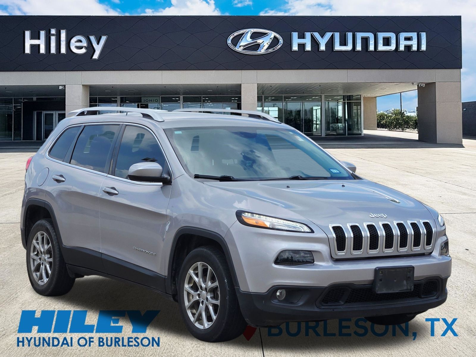 Billet Silver Metallic Clearcoat 2018 Jeep Cherokee Latitude Plus FWD SUV / Crossover Front-Wheel Drive 9-Speed Automatic