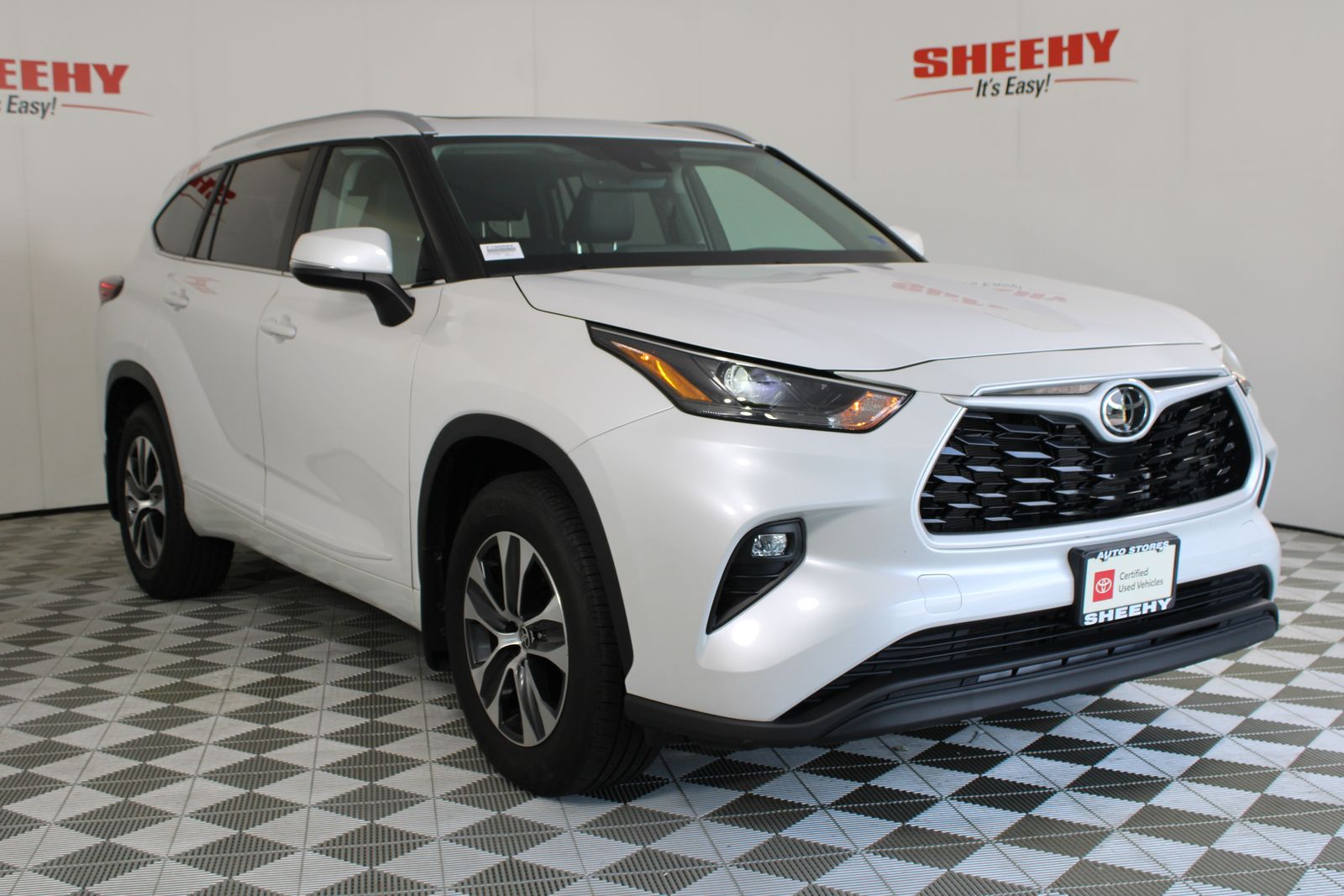 White (Wind Chill Pearl) 2025 Toyota Highlander SUV / Crossover All-Wheel Drive 8-Speed Automatic