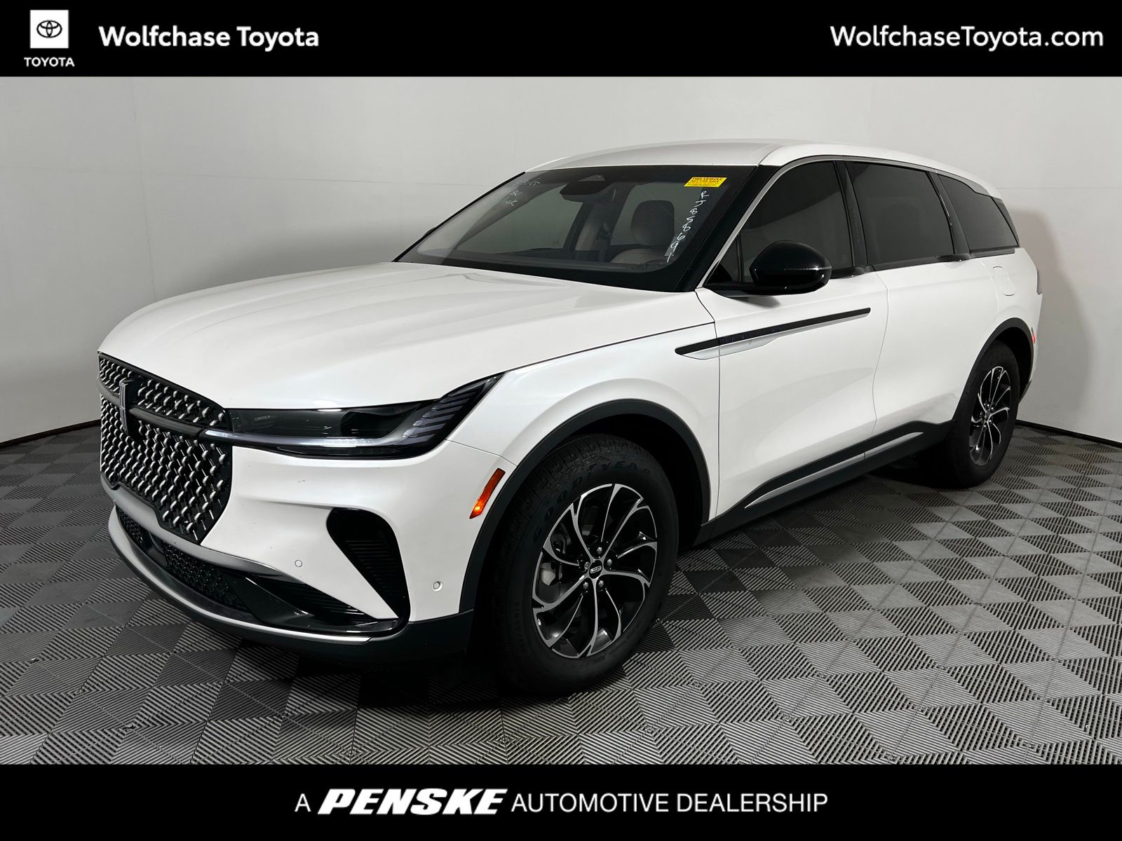Thumbnail: 2024 Lincoln Nautilus - 1
