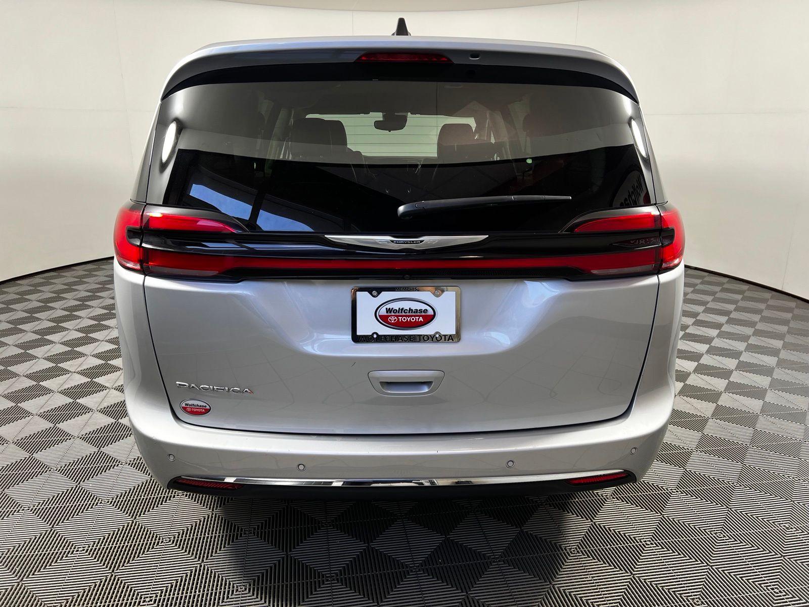 Thumbnail: 2024 Chrysler Pacifica - 6